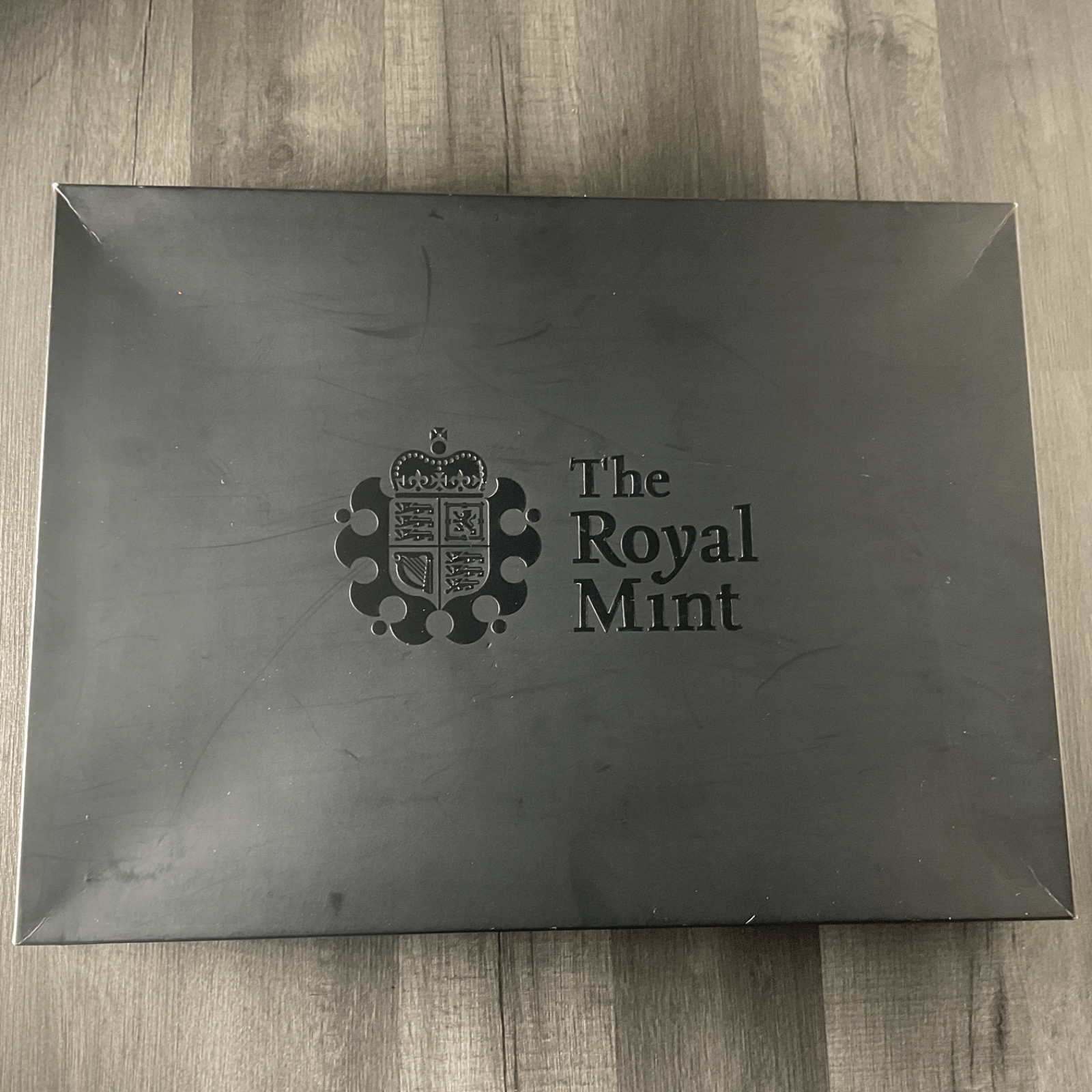 ONE POUND COIN ROYAL MINT Staff ISSUE "LAST OF THE OLD FIRST OF THE NEW" FRAMED - Bits’N’Bobs 24 - 7