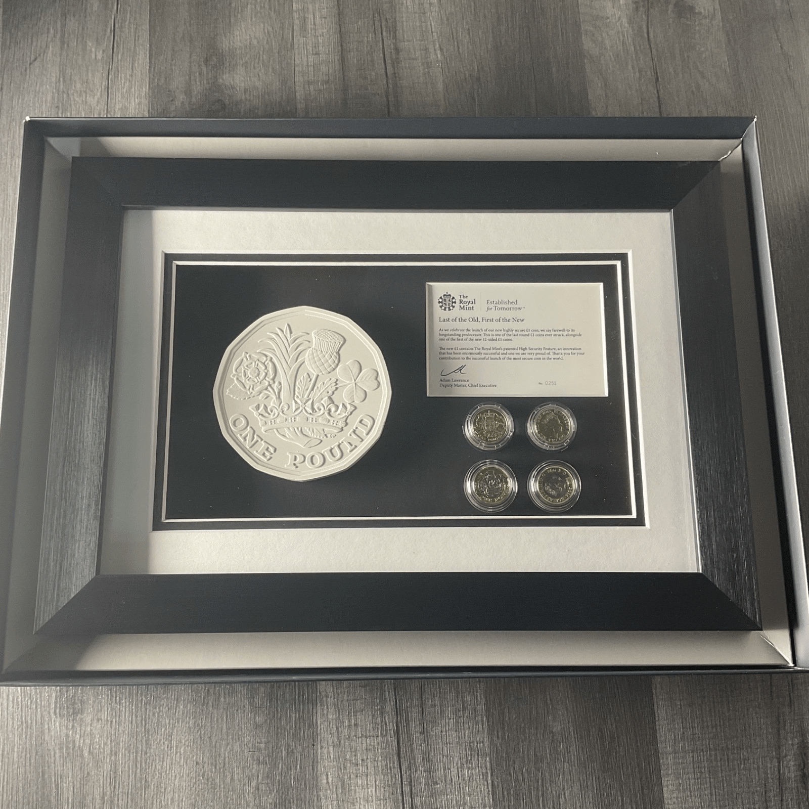 ONE POUND COIN ROYAL MINT Staff ISSUE "LAST OF THE OLD FIRST OF THE NEW" FRAMED - Bits’N’Bobs 24 - 7