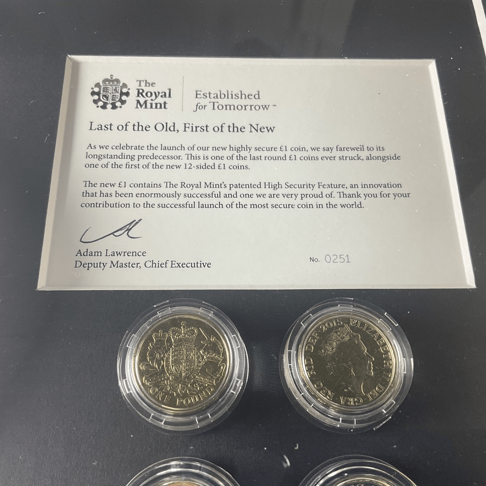ONE POUND COIN ROYAL MINT Staff ISSUE "LAST OF THE OLD FIRST OF THE NEW" FRAMED - Bits’N’Bobs 24 - 7